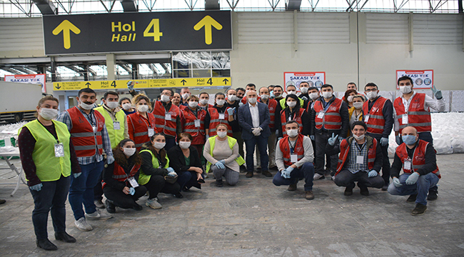 "BizVarız" gönüllüleri gıda paketi hazırladı