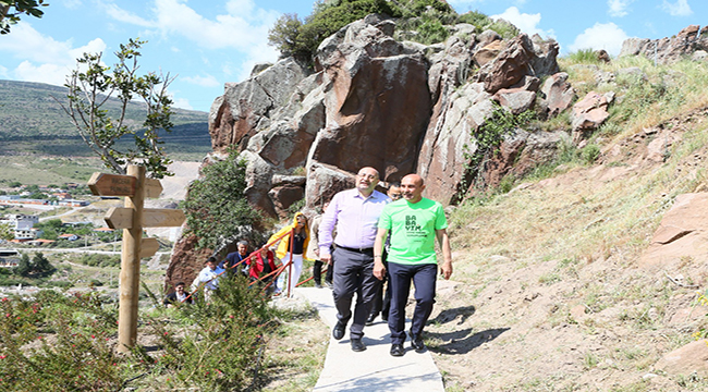 Başkan Soyer, Macera Park'ı gezdi, spor tırmanışı yaparak zipline'a bindi