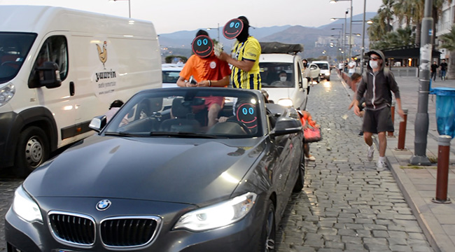 Eski futbolcular derbi öncesi sokaklarda para dağıttılar!