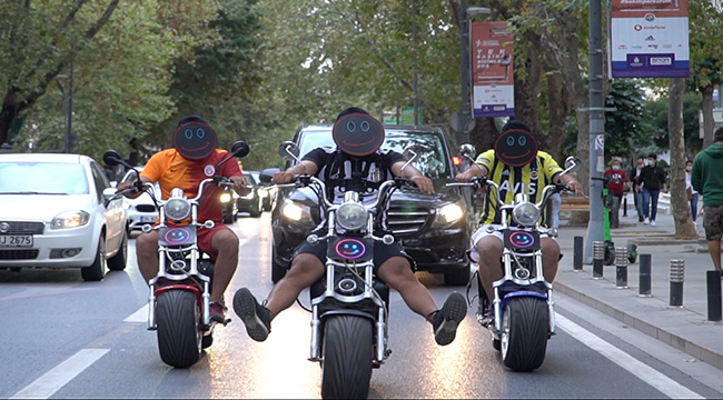 Eski futbolcular derbi öncesi sokaklarda para dağıttılar!