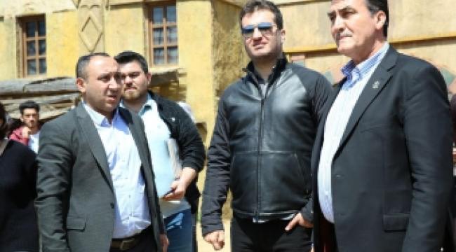 Başkan Dündar’dan Diriliş Ertuğrul Setine Ziyaret