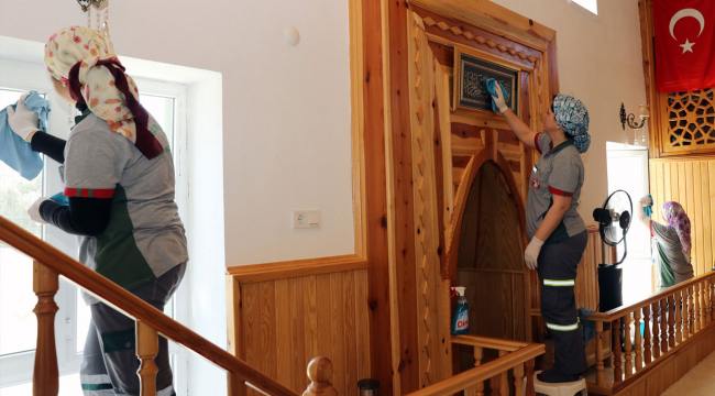 Menteşe’de Camilere Ramazan Temizliği