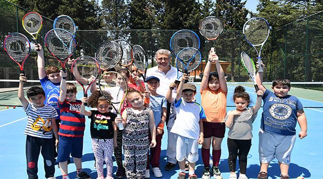 Nakkaştepe Millet bahçesi'nde tenis dersleri
