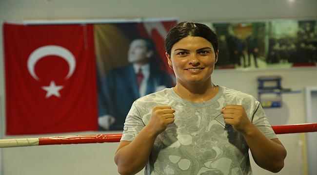 KADIKÖYLÜLER ÜNLÜ SPORCULARIN HOCALIĞINDA SPOR YAPIYOR