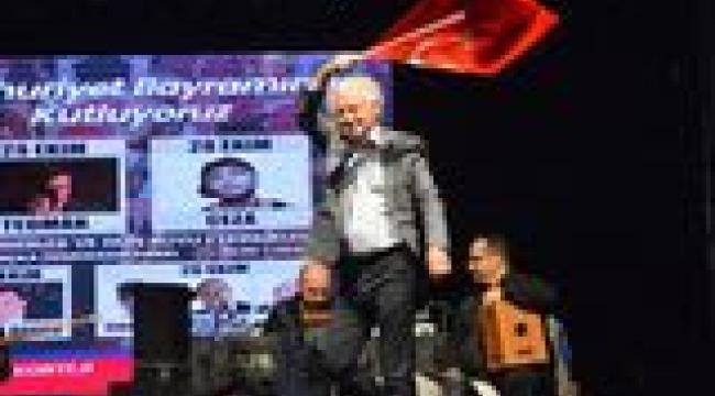 ARDAHAN BELEDİYE BAŞKANI FARUK DEMİR TÜRKÜLERİNİ CUMHURİYET İÇİN SÖYLEDİ