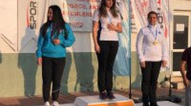 Atıcılar kürsüden inmiyor