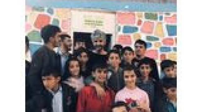 MANUŞ BABA’DAN KÖY OKULUNA ZİYARET