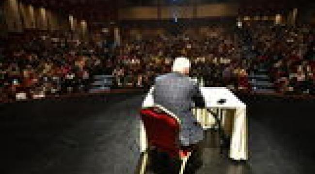 ÜSKÜDAR BELEDİYESİ, PROF. DR. KEMAL SAYAR İLE AİLELERE SAĞLIKLI VE BAŞARILI ÇOCUKLAR YETİŞTİRMENİN İPUÇLARINI VERDİ