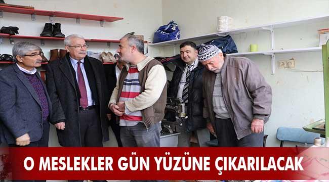 Kaybolmaya Yüz Tutmuş Mesleklerin Elinden Tutuyorlar