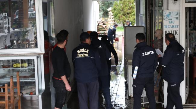 TIKANAN DERE YATAĞINA, BELEDİYE EKİPLERİ MÜDAHALE ETTİ