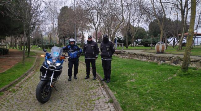 ÇİMLERE BAS AMA ATEŞ YAKMA