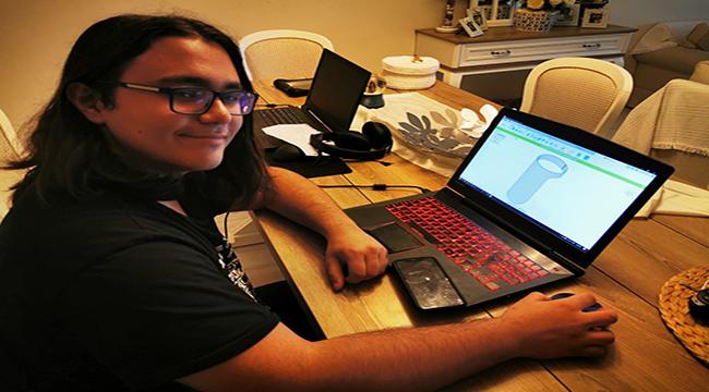 BAHÇEŞEHİR ÖĞRENCİLERİNDEN YÜZ SİPERLİĞİ