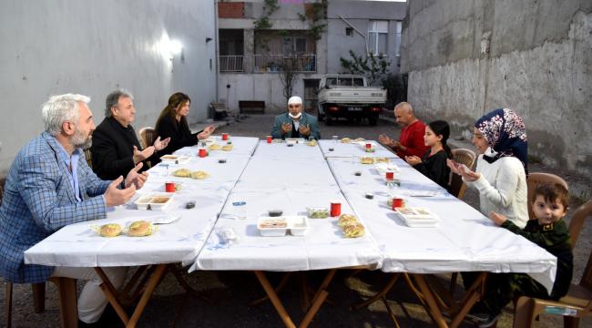 İduğ, Kızılay Başkanı ile birlikte  iftar sofrasına konuk oldu