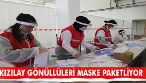 Kızılay gönüllüleri maske paketliyor