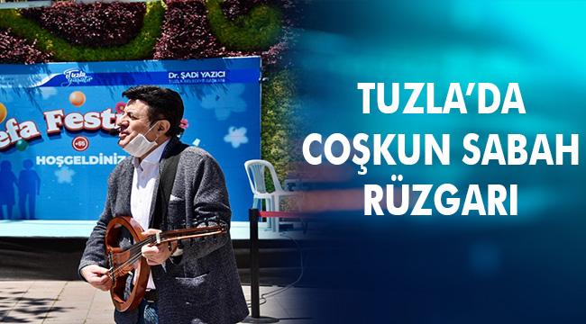 Coşkun Sabah Türkiye’nin ilk sosyal mesafeli etkinliği "Tuzla Belediyesi Vefa Festivali’’nde sahne aldı