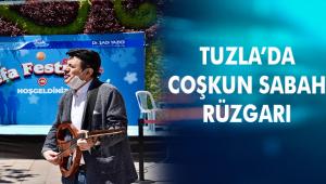 Coşkun Sabah Türkiye'nin ilk sosyal mesafeli etkinliği "Tuzla Belediyesi Vefa Festivali''nde sahne aldı 