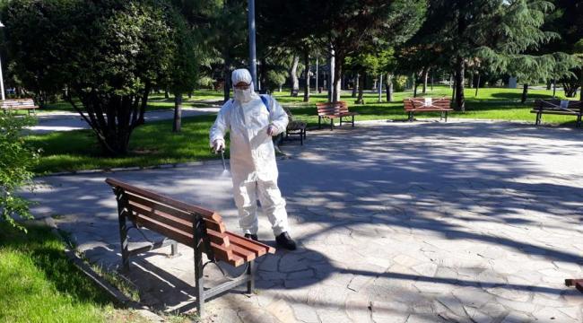 Parklar ve Banklar Dezenfekte Edildi