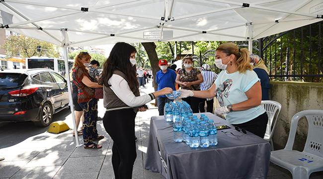 KADIKÖY BELEDİYESİ ÜNİVERSİTE SINAVINA GİREN ÖĞRENCİLERİN YANINDA