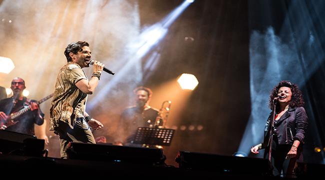 KENAN DOĞULU ARABALI AÇIKHAVA KONSERİYLE TÜRKİYE’DE BİR İLKE İMZA ATTI