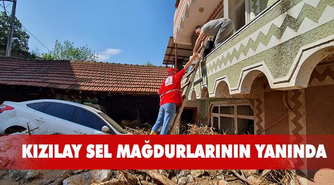 Kızılaycılar vatandaşların yaralarını sarıyor