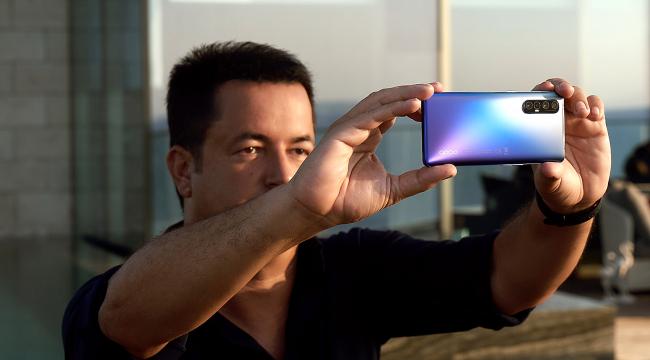 Acun Ilıcalı OPPO'nun Reklam Yüzü Oldu