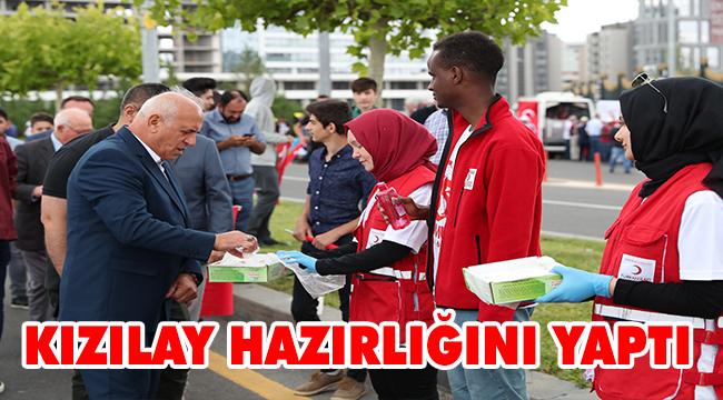 Ayasofya açılışında vatandaşların ihtiyaçları için Kızılay devrede