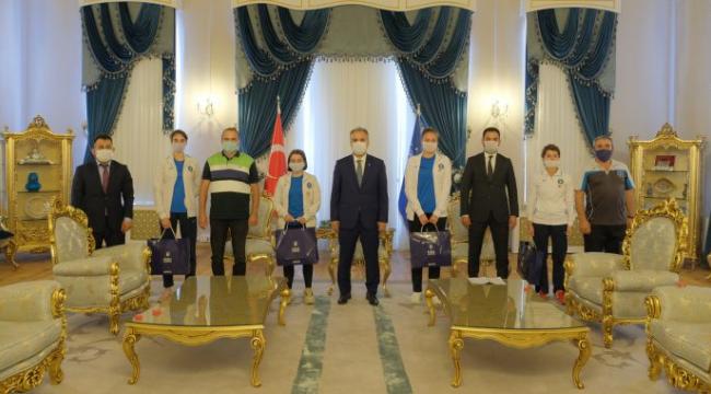 Şampiyon sporculardan Başkan Aktaş’a ziyaret