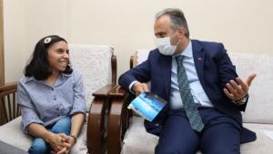 Başkan Aktaş'tan engelli yazar Zehra'ya tebrik