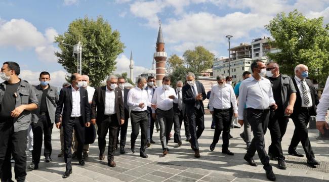 İMAMOĞLU’NDAN JÜRİ ÜYELERİYLE ÜSKÜDAR GEZİSİ