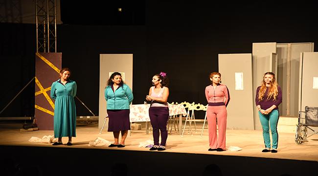 KADINA YÖNELİK ŞİDDET “MOR” OYUNU İLE SAHNEYE TAŞINDI