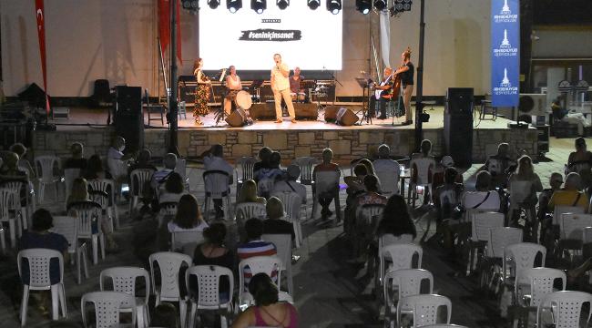 YENİ FOÇA’DA MÜZİK AKŞAMI