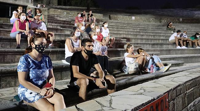 AÇIK HAVA SİNEMA GECELERİ SÜRÜYOR