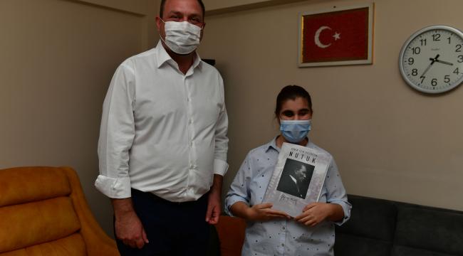 Başkan Utku Gümrükçü’den Görme Engelli Mine’ye ziyaret