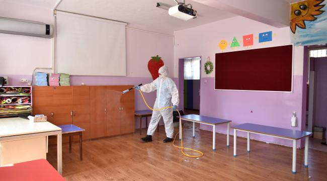 Bornova'da ilkokullara Korona temizliği