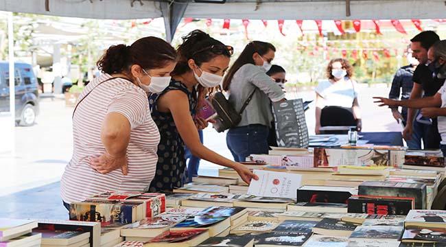 BAŞKAN ATAY EDEBİYAT OTOBÜSÜ’NÜ ZİYARET ETTİ