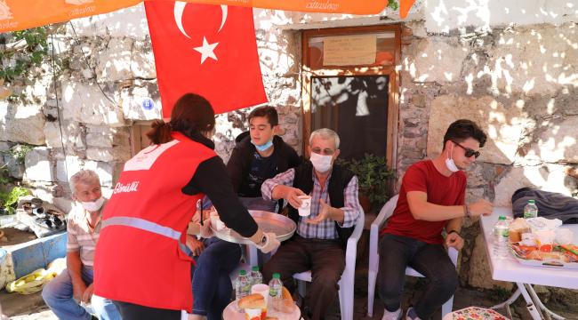 Kızılaydan Depremzedelere Sıcak Yemek