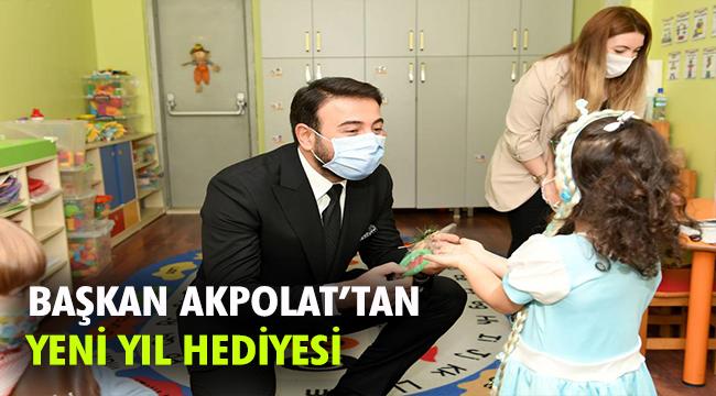 BAŞKAN AKPOLAT’TAN MİNİK ÖĞRENCİLERE YENİ YIL SÜRPRİZİ