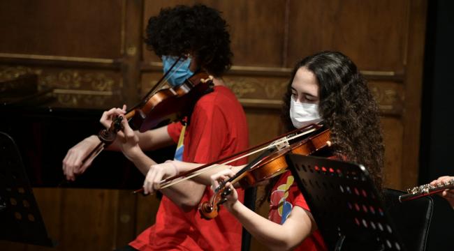 KADIKÖYLÜ ÇOCUKLARDAN CAZ KONSERİ