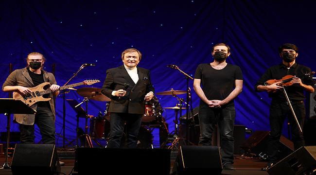 “Yine de Güzeldir Yaşamak”