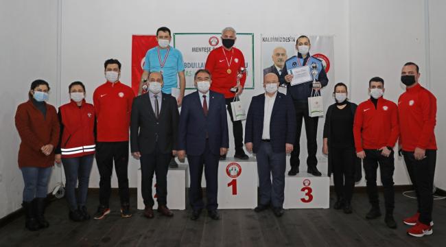 Abdullah Şinoforoğlu Masa Tenisi Turnuvasında Ödüller Sahiplerini Buldu