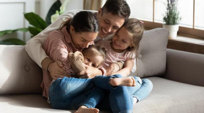 Evde çocuklarla vakit geçirirken iletişimin önemi