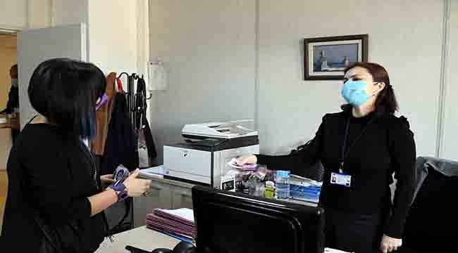 Fethiye&#039;de Kadın personellere çiçek takdim ettiler