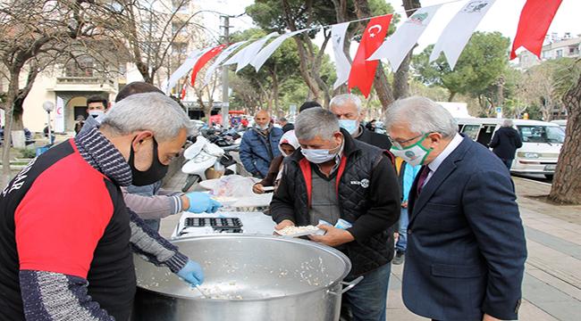 Ödemiş’te şehitler için pilav ikramı