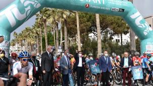 56. Cumhurbaşkanlığı Bisiklet Turu'nun 180 kilometrelik Marmaris - Turgutreis etabı koşuldu