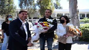 Haluk Levent ve Melek Mosso Karaca'yı ziyaret etti