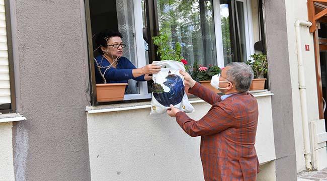 ÜSKÜDAR’DA ANNELER GÜNÜNDE MOR SALKIM ŞÖLENİ YAŞANDI