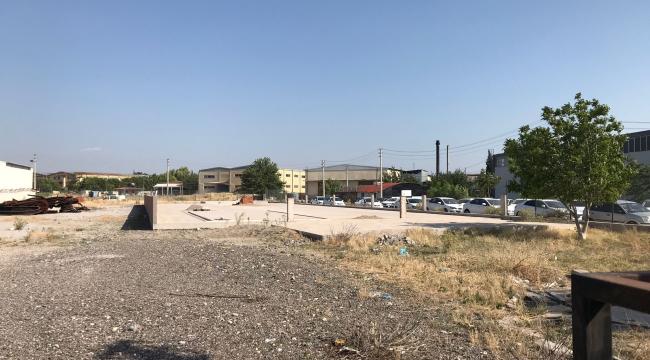 AK Parti Grup Başkanvekili Atmaca,  ‘’Ruhsatsız başladı, mecliste onay vermeyince kaçak yapıya dönüştü’’