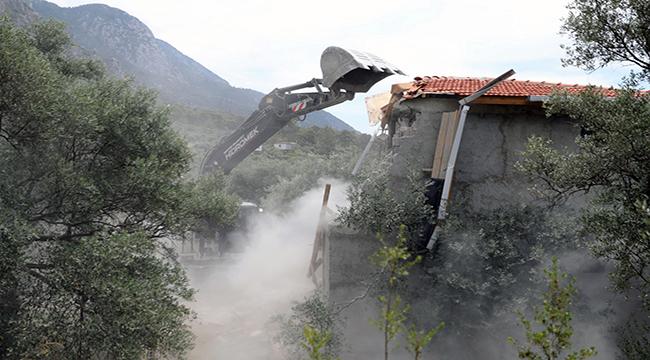 Akbük Koyu’nda 2. Etap Yıkım Çalışmalarına Başlandı