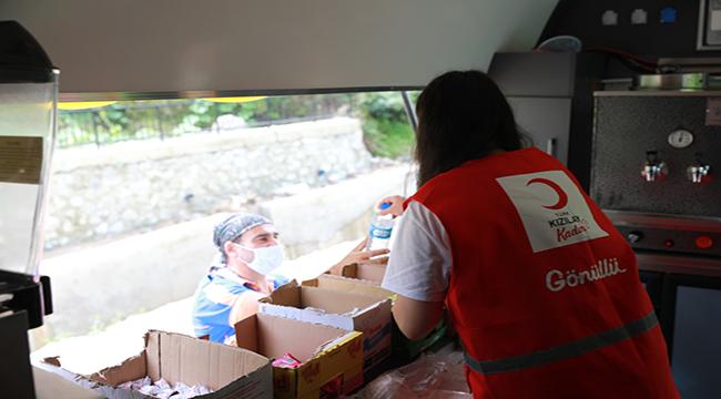 KIZILAY’IN SEL MAĞDURLARINA YARDIMLARI SÜRÜYOR