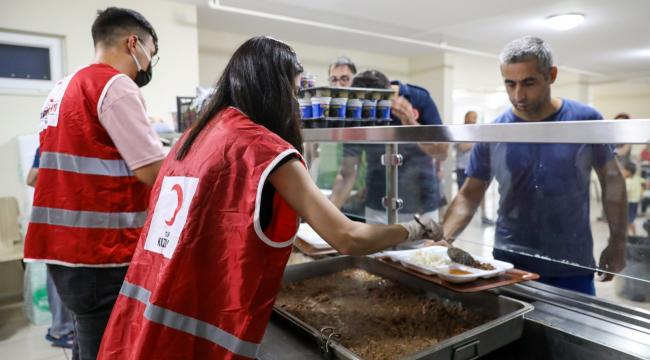 YANGINZEDELERE KIZILAY EKİPLERİNDEN MOBİLİZE YARDIM